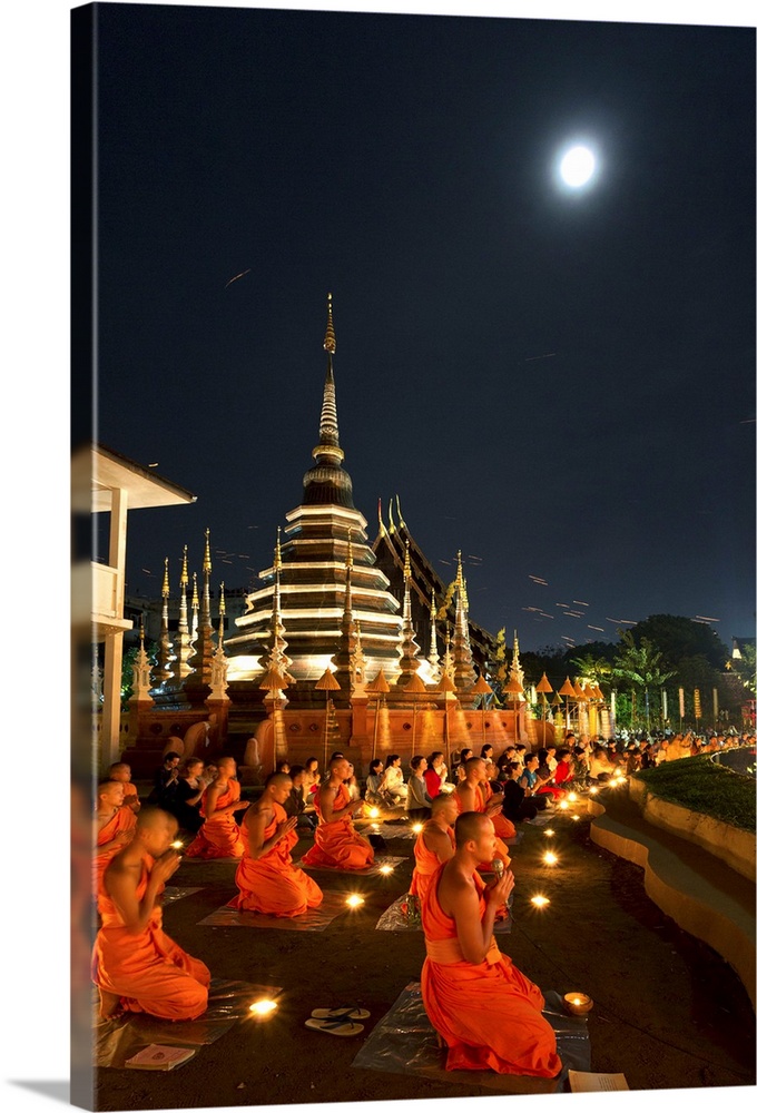Thailand, United Kingdom, UK, , Asia, Chiang Mai, Praying at Wat Pahn-Tao