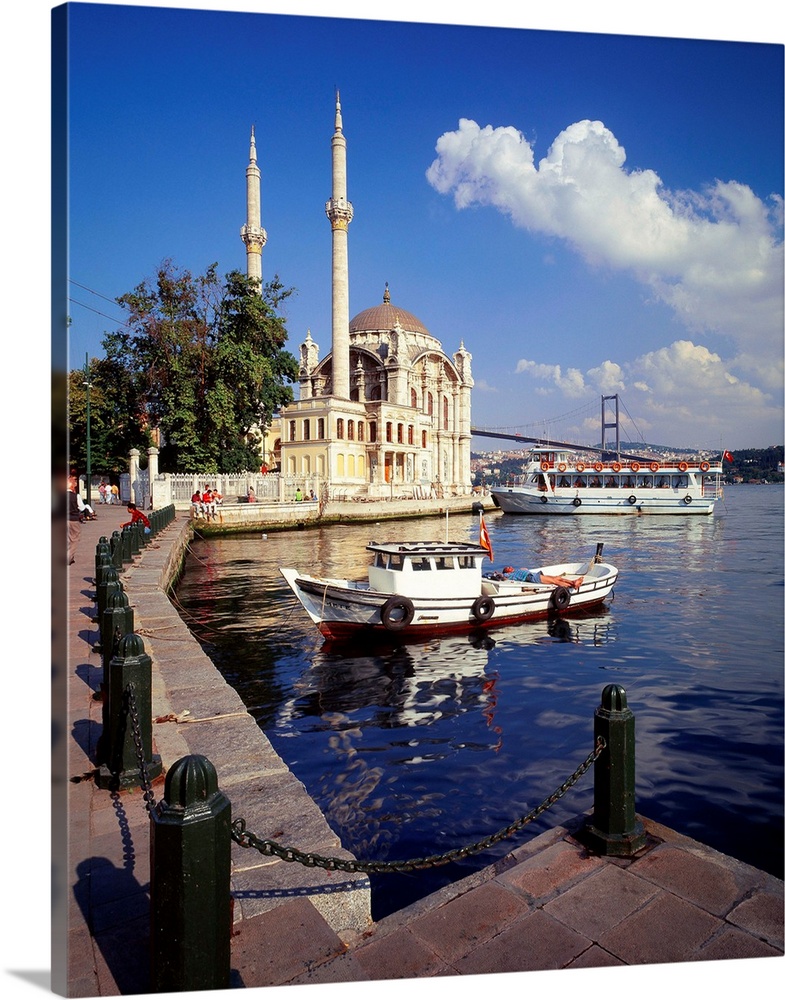 Turkey, Asia Minor, Istanbul, Ortakoy Mosque and Bosphorus Bridge in background