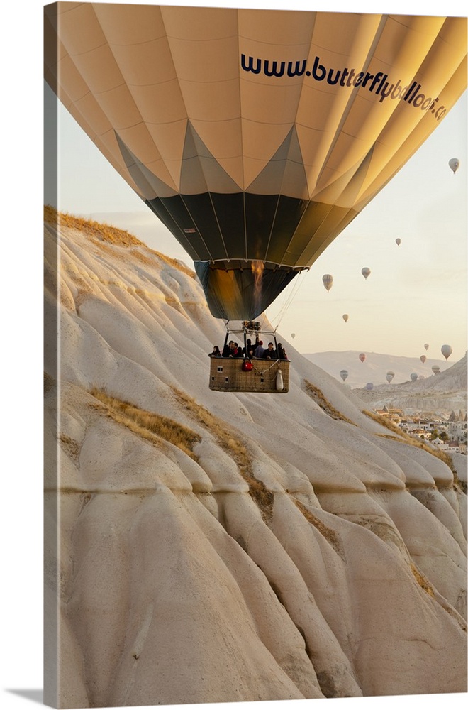 Turkey, Central Anatolia, Cappadocia, Hot air balloon.