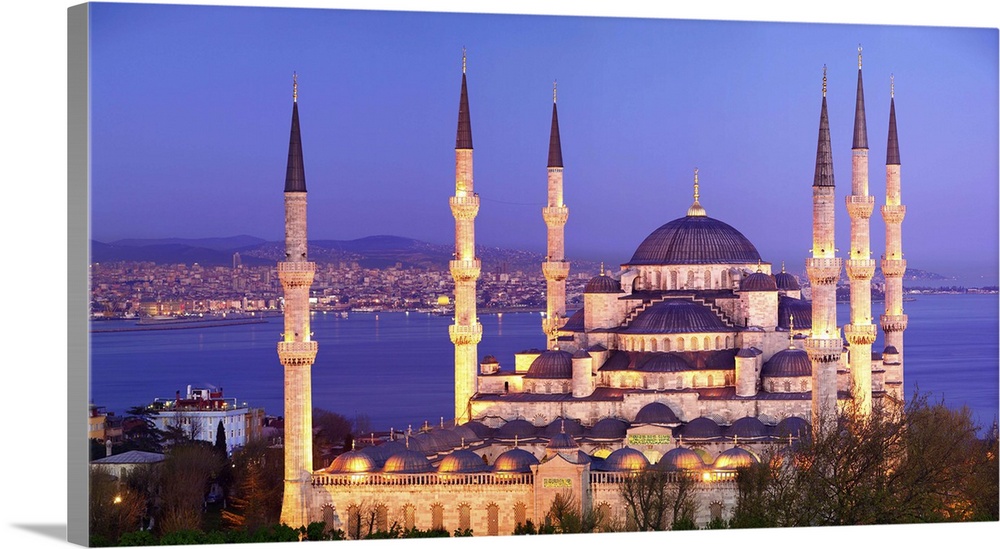 Turkey, Marmara, Istanbul, Blue Mosque, Sultan Ahmet Mosque (the only mosque in Turkey to have six minarets)