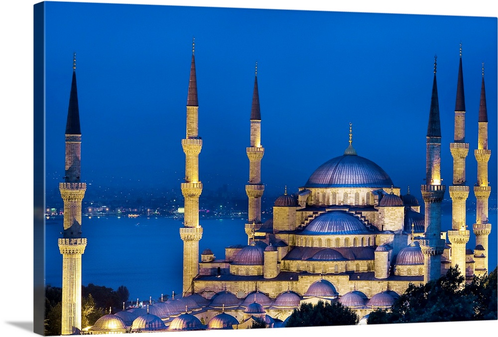 Turkey, Istanbul, Bosphorus, Blue Mosque, Sultan Ahmed Mosque, The mosque at night.