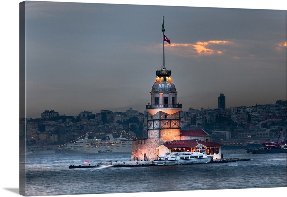 Turkey, Istanbul, Bosphorus, Uskudar on the Asian side with Leander's tower or Kiz Kulesi.