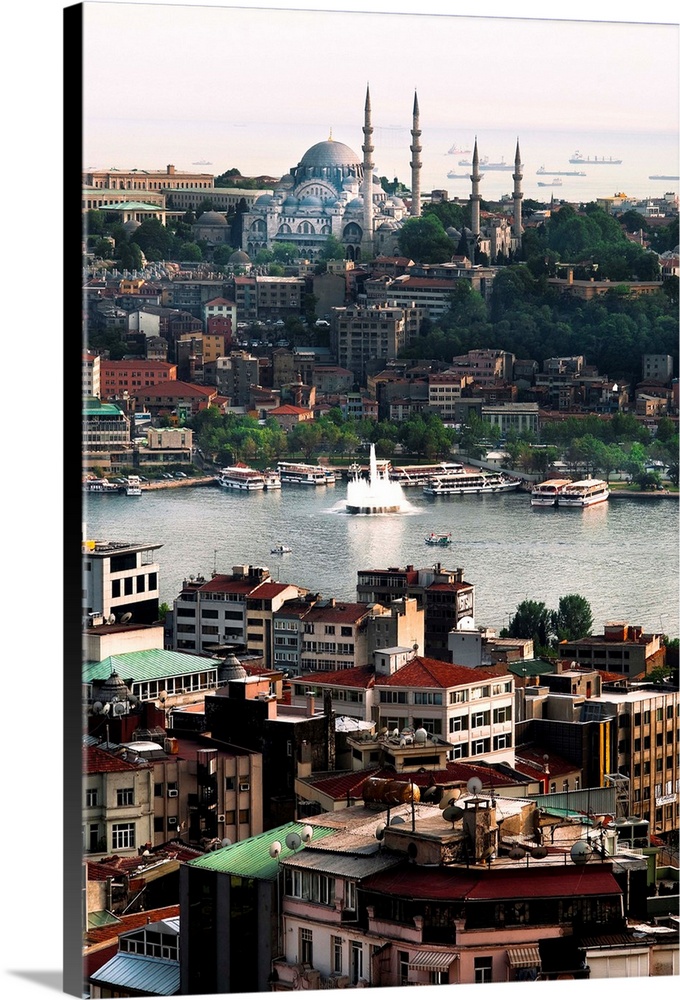 Turkey, Istanbul, Bosphorus, Suleymaniye Mosque over the Golden Horn.