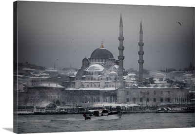 Turkey, Marmara, Bosphorus, Istanbul, Yeni Mosque over the Bosphorus