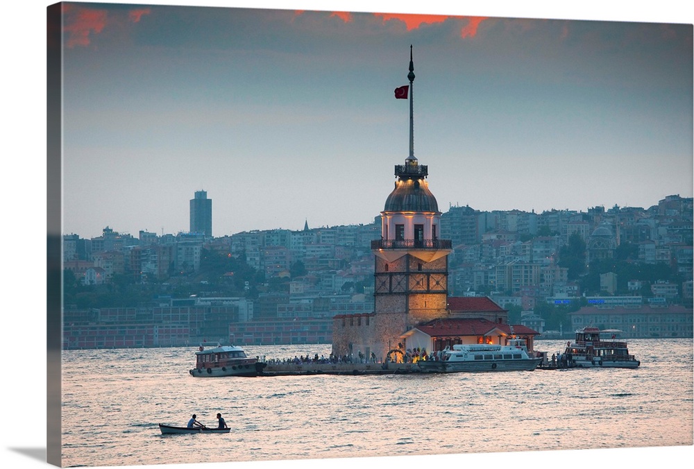 Turkey, Marmara, Istanbul, Kiz Kulesi or Maiden's Tower in Uskudar District