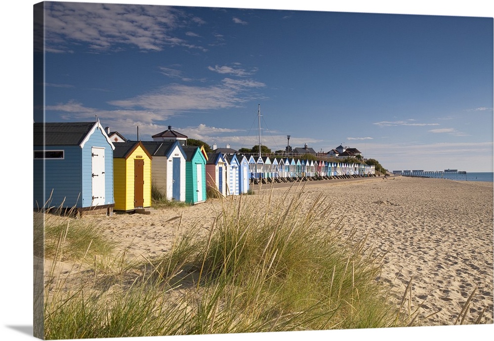 UK, England, East Anglia, Suffolk, Southwold, Gun Hill, Colorful beach huts