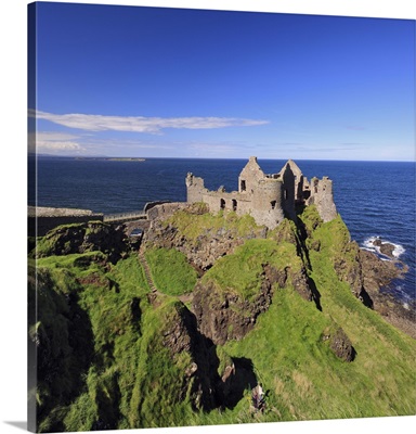 UK, Northern Ireland, Antrim, View of the ruins of Dunluce Castle