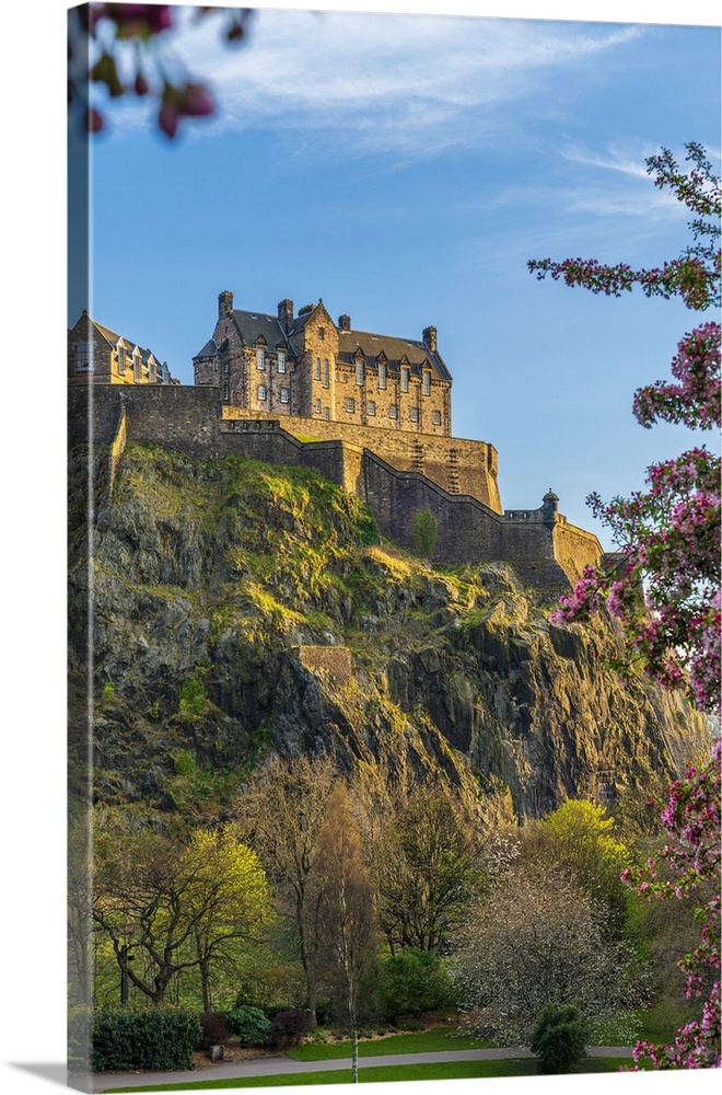 United Kingdom, Scotland, Edinburgh, Edinburgh Castle, Castle seen from Princes Street Gardens.