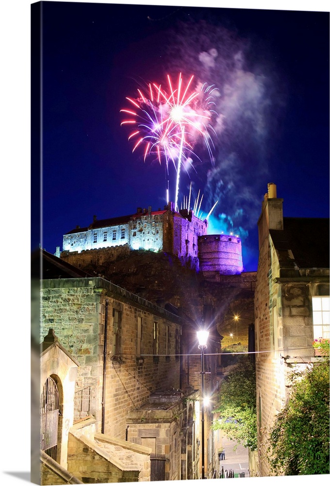 UK, Scotland, Edinburgh, Fireworks at the castle for the Royal Tattoo parade