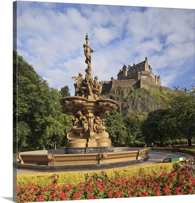 UK, Scotland, Edinburgh, Princes Street Gardens, Fountain and Castle