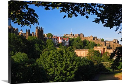 UK, Scotland, Edinburgh, Princes Street Gardens, View towards Edinburgh Castle