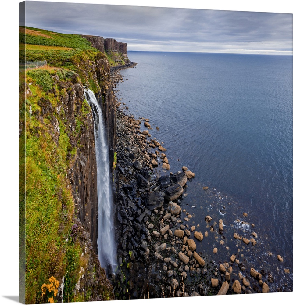 UK, Scotland, Great Britain, Inner Hebrides, Isle of Skye, Kilt Rock, waterfall