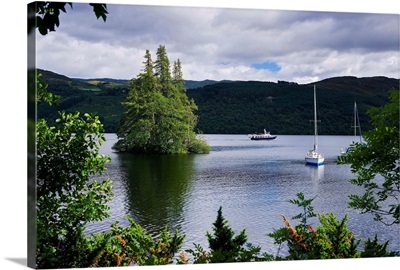UK, Scotland, Highlands, Loch Ness near Fort Augustus