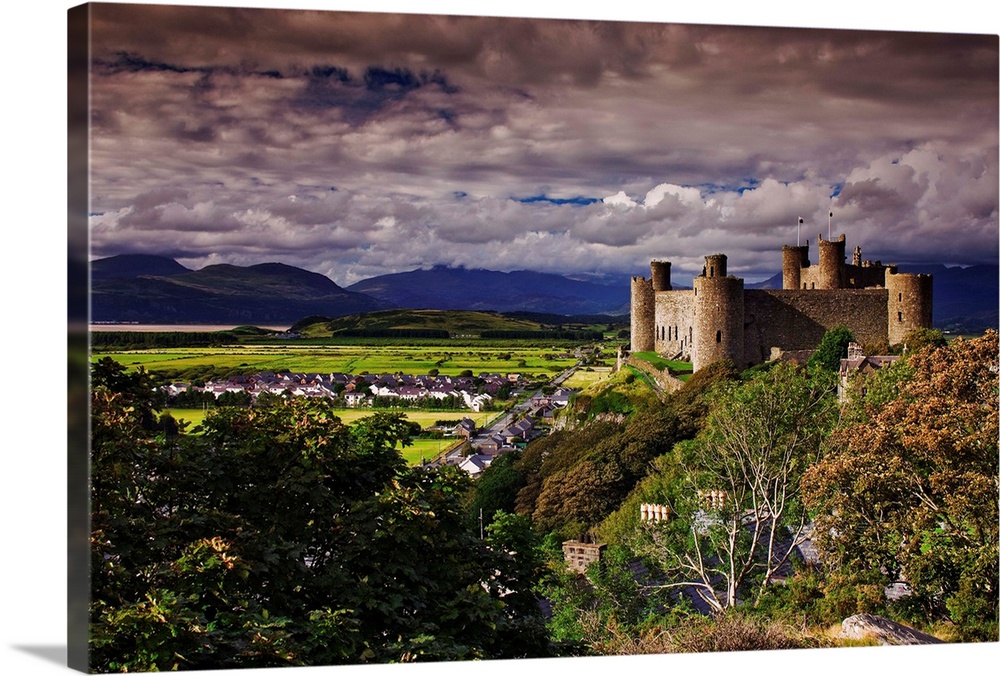 UK, Wales, Harlech Castle, along the west coast of the Snowdonia National Park