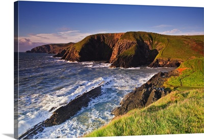 UK, Wales, Pembrokeshire, Cliffs along the coast at Ceibwr Bay