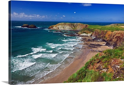 UK, Wales, Pembrokeshire, Porthgain, Traeth Llyfn Beach, coastal landscape