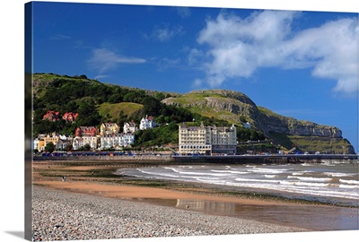 UK, Wales, View of the seafront of the Victorian resort town of Llandudno