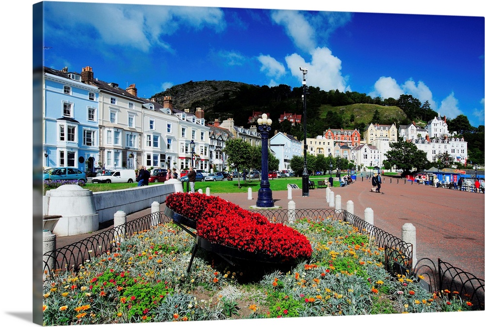 UK, Wales, View of the seaside Promenade of the Victorian resort town of Llandudno