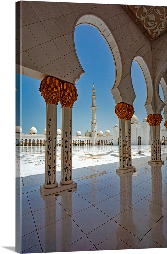 United Arab Emirates, Abu Dhabi, Sheikh Zayed Mosque, Arcade around courtyard..
