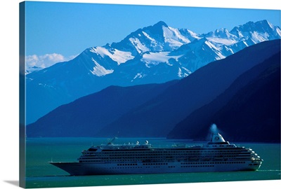 United States, Alaska, Taiya inlet, View towards Taiya inlet, cruise ship