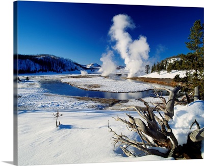 US, Wyoming, Yellowstone NP, Firehole river and Lower Geyser Basin