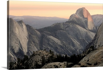 USA, CA, Yosemite National Park, Half Dome Mountain seen from Olmsted Point