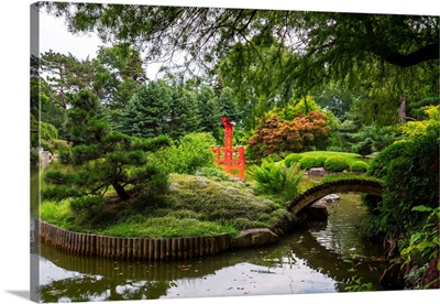 USA, New York City, Brooklyn Botanic Garden, Japanese Garden, TorII Gate