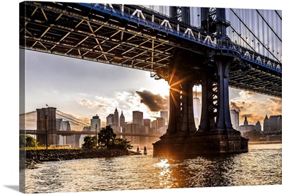 USA, New York City, Brooklyn, East River, Manhattan Bridge, Brooklyn Bridge, Sunset
