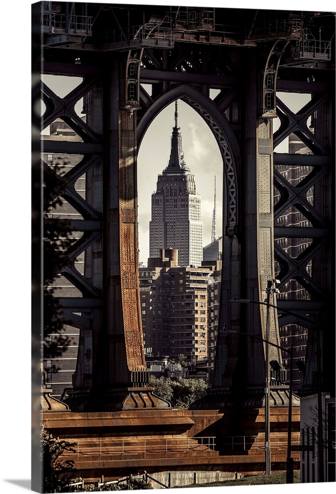 USA, New York City, Brooklyn, Dumbo, Manhattan Bridge, Classic view with Empire State Building framed by Manhattan Bridge,...