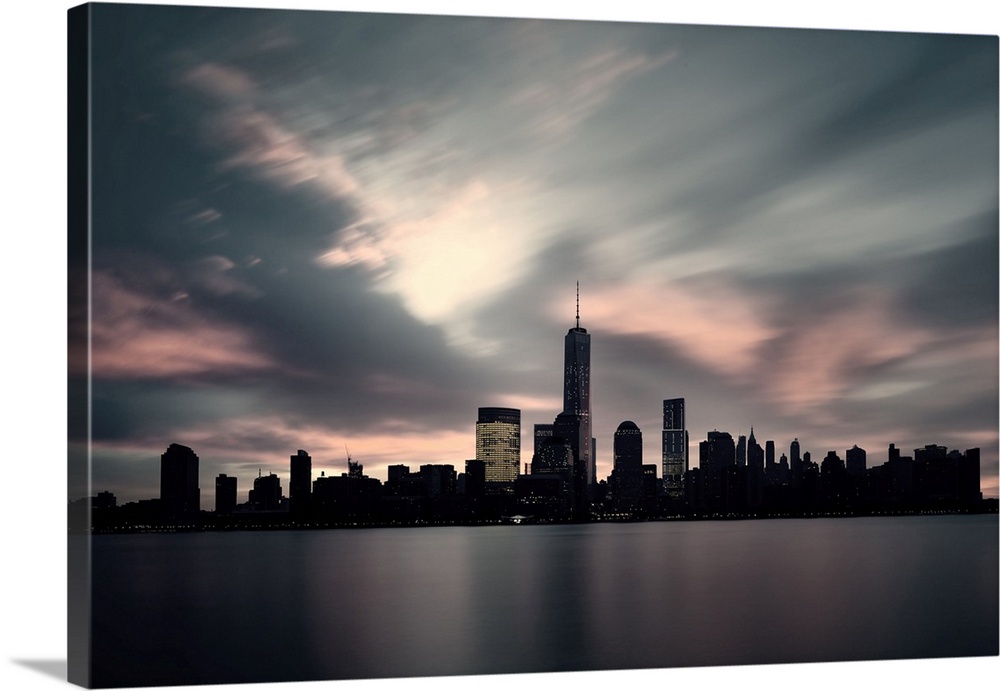 USA, New York City, Lower Manhattan, Manhattan skyline with the Freedom Tower viewed from New Jersey.