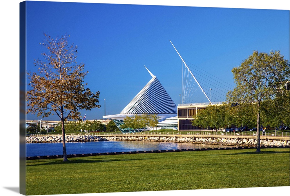 Wisconsin, Milwaukee, Milwaukee Art Museum M.A.M. seen from Veterans Park