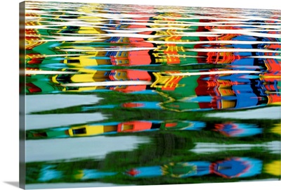 Colorful Strandhaeuser Reflected In Water In Cape town, South Africa  Foto