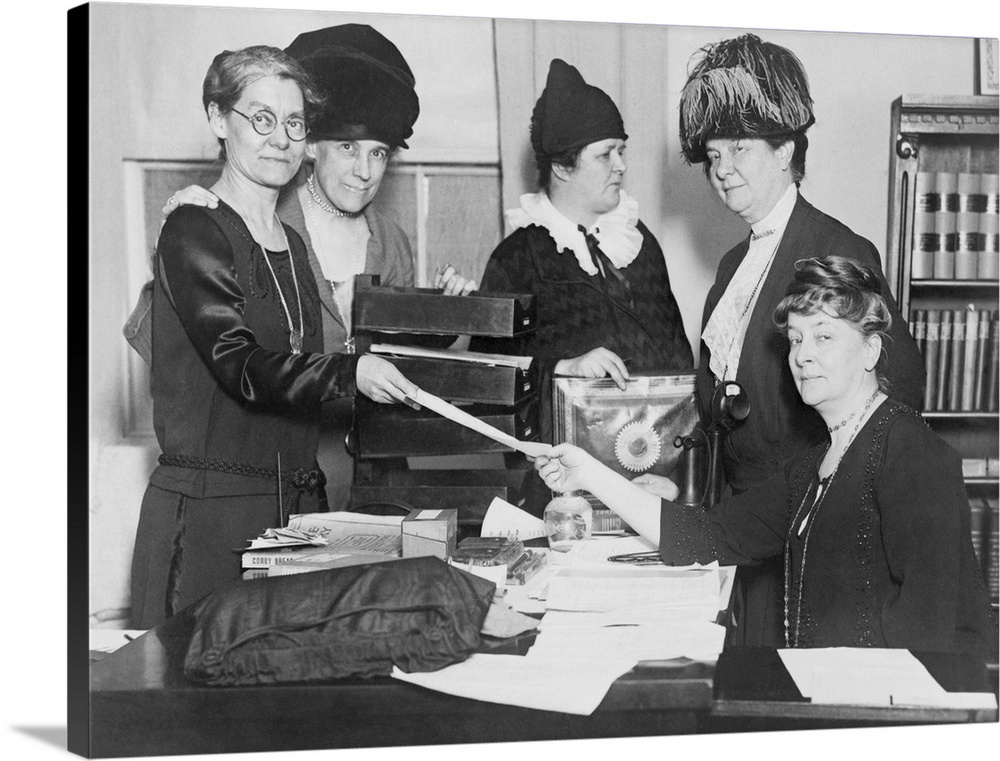 Executive committee of the National League of Women Voters in 1924. L-R: Elizabeth Hauser, Katherine Ludington, Ruth Morga...