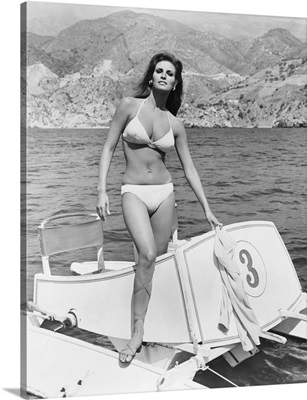 Fathom, Raquel Welch