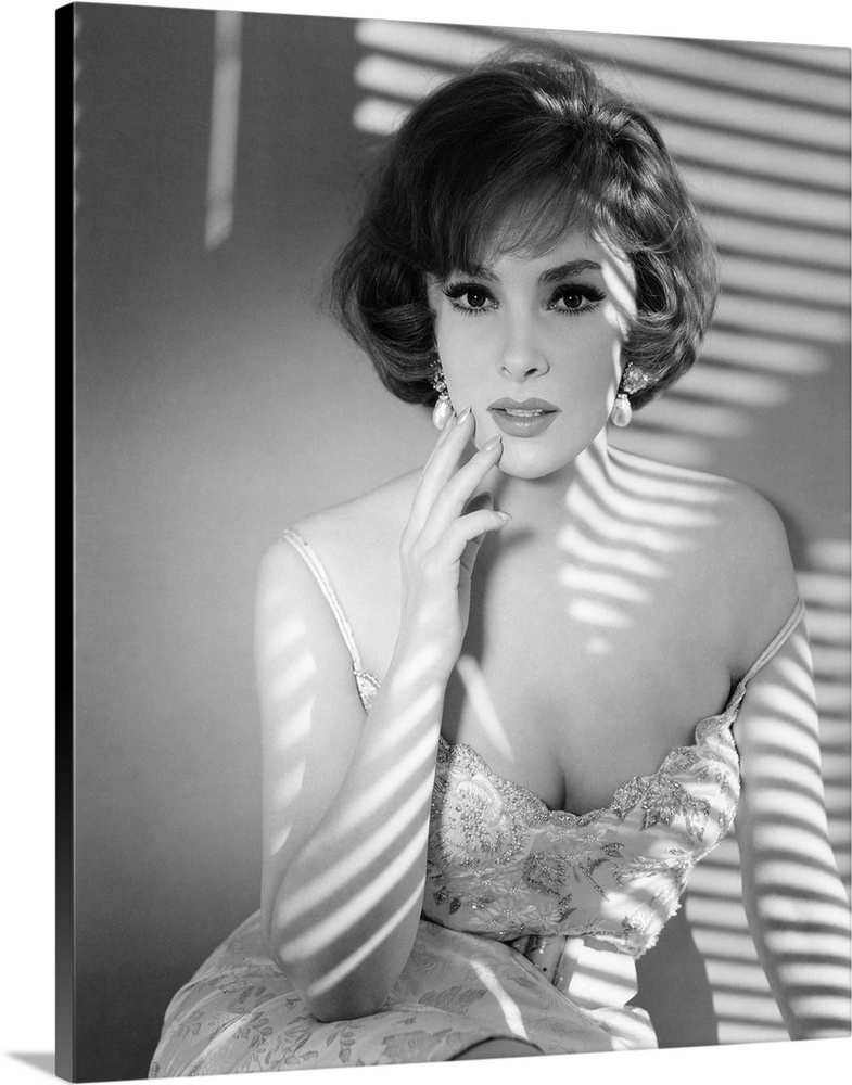 Gina Lollobrigida - Vintage Publicity Photo