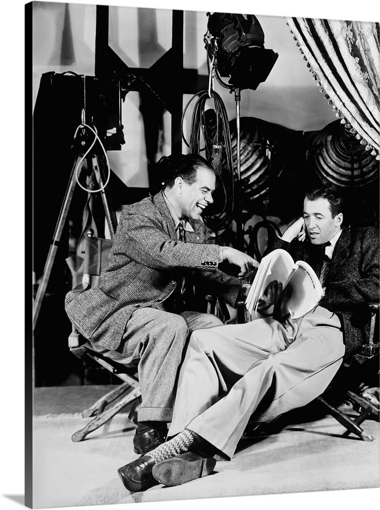 IT'S A WONDERFUL LIFE, from left: director Frank Capra, James Stewart on set, 1946.