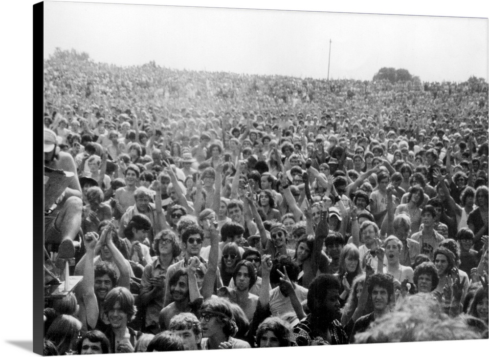 WOODSTOCK, spectators, 1970.