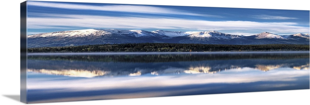 Panoramic view of mountains along the edge of Pyramid Lake near Reno, Nevada, in the Truckee River Basin.
