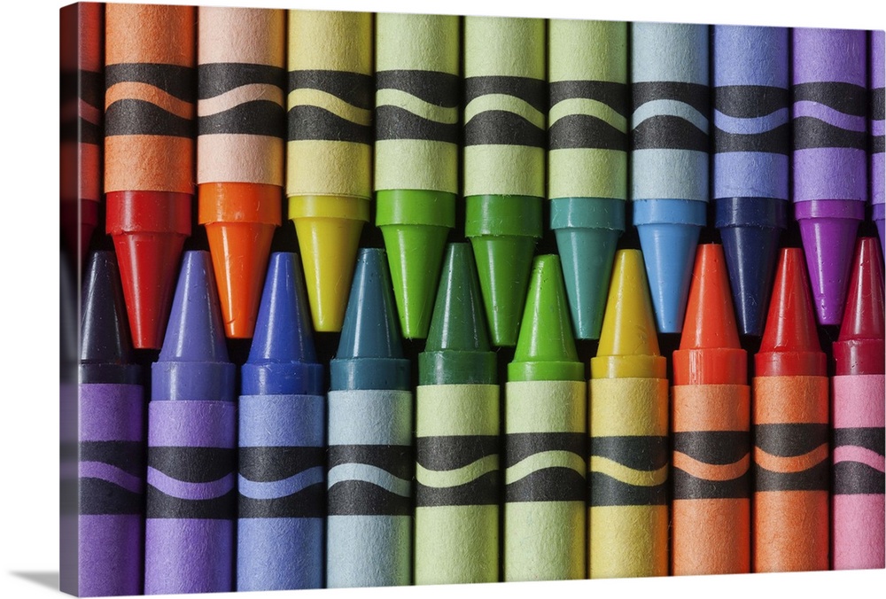 Crayons arranged in colors of a rainbow