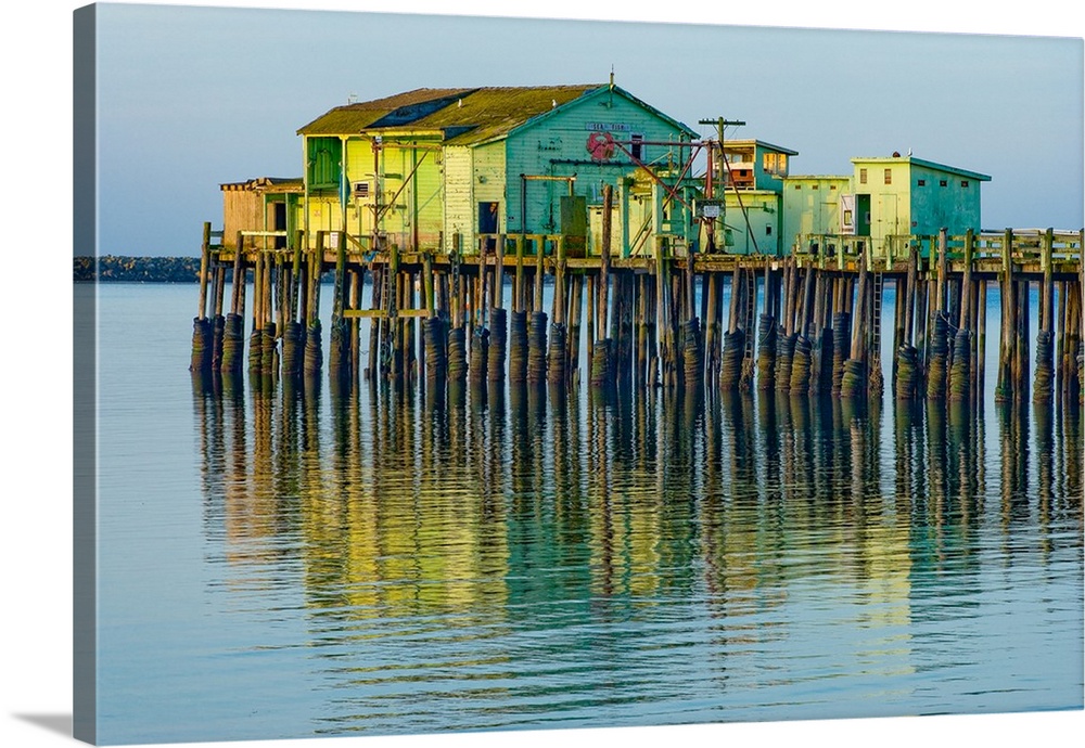 Photograph of Half Moon Bay pier in the early morning.