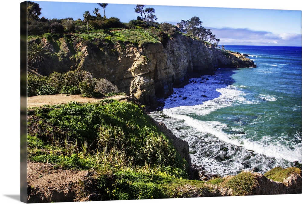 Landscape photograph of the cliffs on the coast line in La Jolla, California.