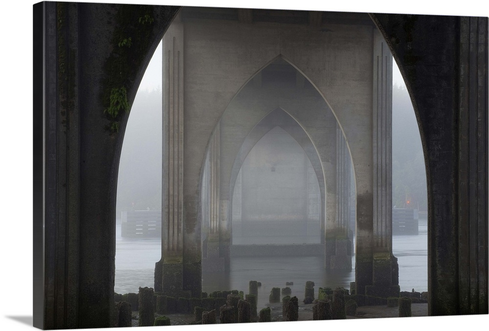 USA; Oregon; Florence; Siuslaw River Bridge, a bascule bridge