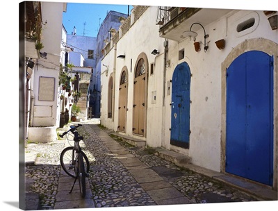 A bicycle in the middle of the street in Puglia, Italy