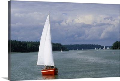 A yacht sails smoothly across Lake Beldany