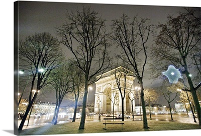 Arc de Triomphe on rainy night.