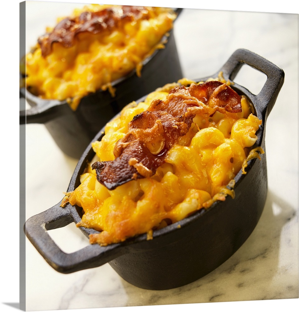 Macaroni and cheese with bacon in casserole, close-up