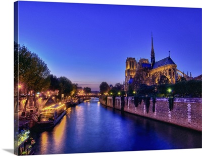 Blue hour on Notre-Dame