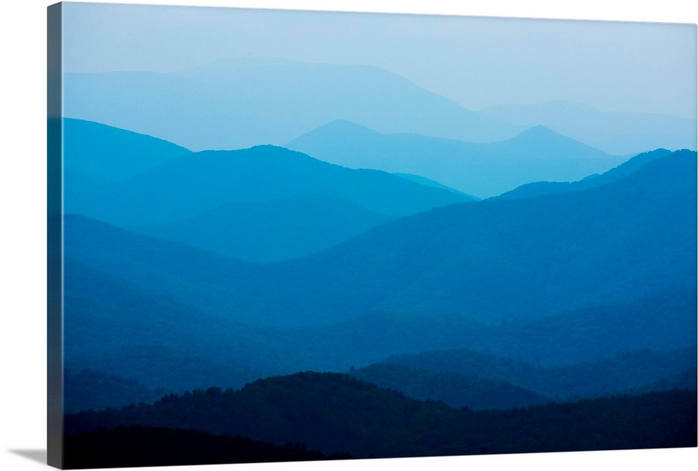 USA, Virginia, Blue Ridge Parkway, Appalachian Mountains fading into distance on spring afternoon
