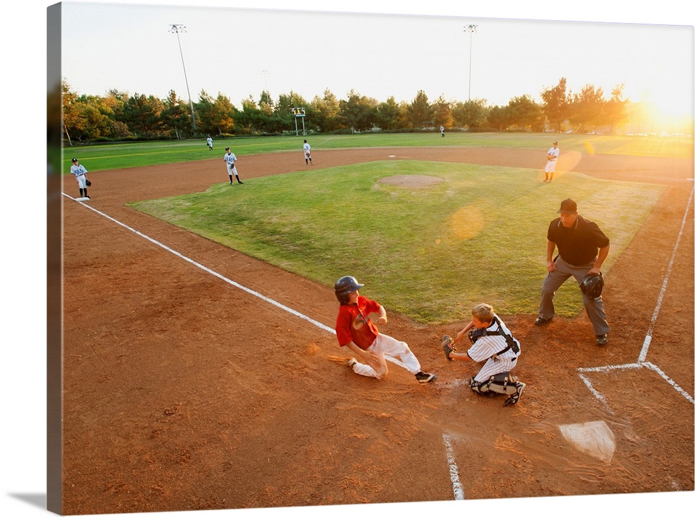 USA, California, Ladera Ranch, boys (10-11) playing baseball