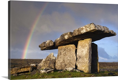 Burial chamber or dolem, Poulnabrone Dolmen, the Burren, Ireland